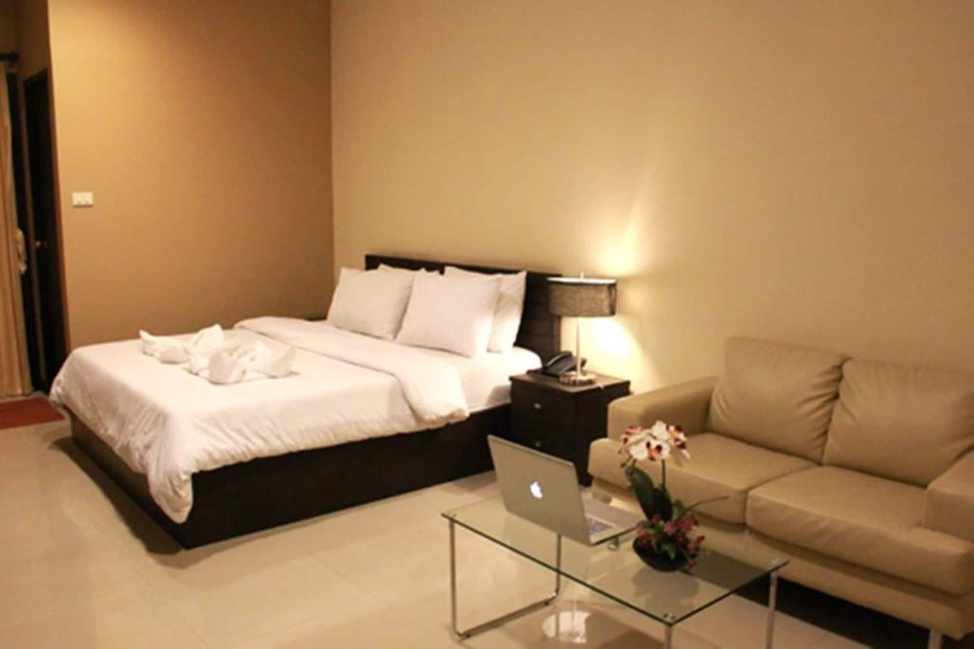 The Atrium Ratchada 13 Aparthotel Bangkok Exterior photo