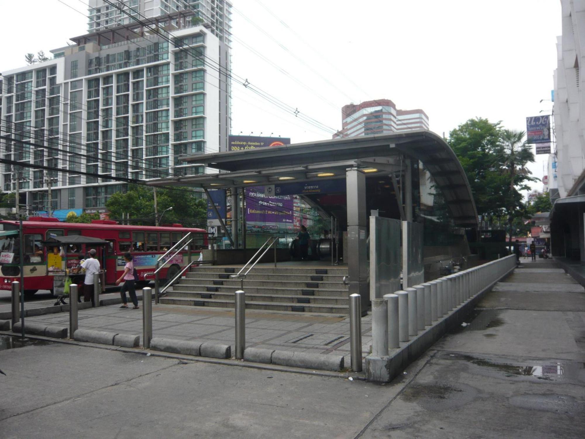 The Atrium Ratchada 13 Aparthotel Bangkok Exterior photo