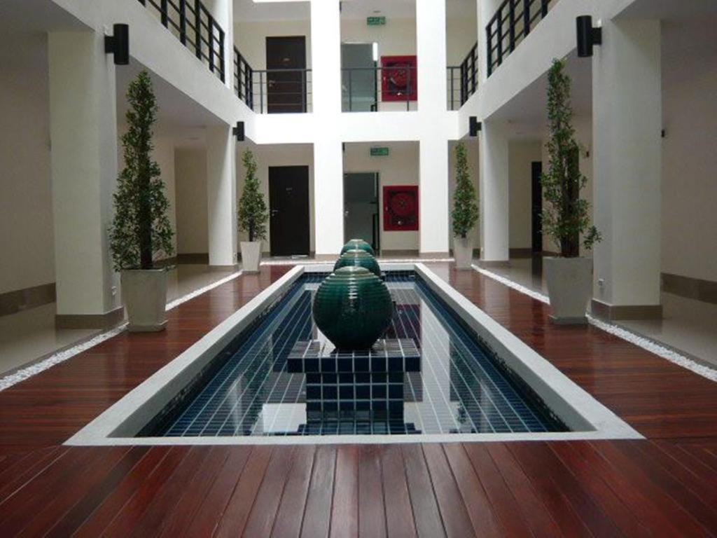 The Atrium Ratchada 13 Aparthotel Bangkok Exterior photo
