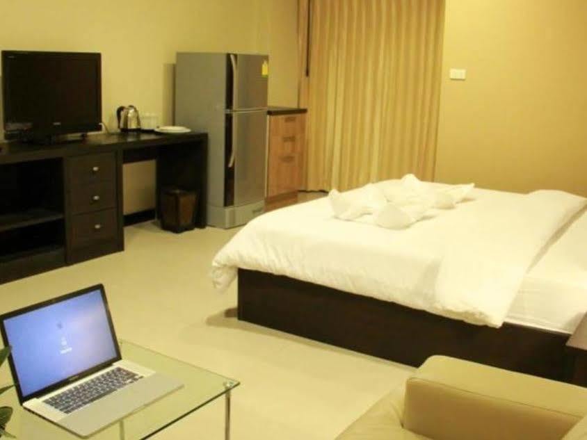 The Atrium Ratchada 13 Aparthotel Bangkok Exterior photo