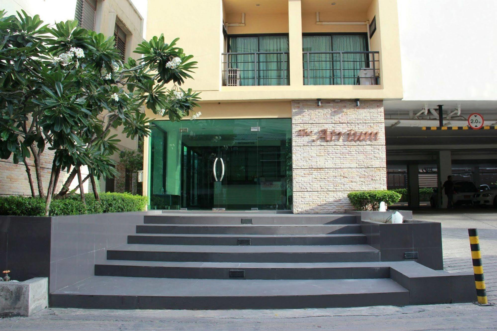 The Atrium Ratchada 13 Aparthotel Bangkok Exterior photo