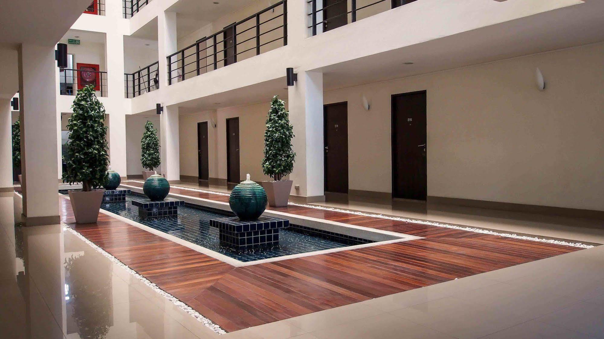 The Atrium Ratchada 13 Aparthotel Bangkok Exterior photo