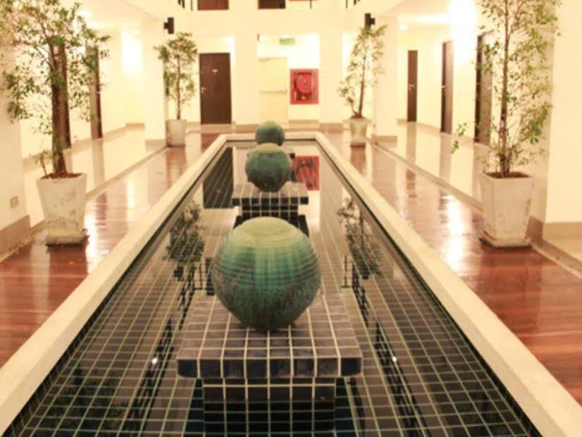 The Atrium Ratchada 13 Aparthotel Bangkok Exterior photo